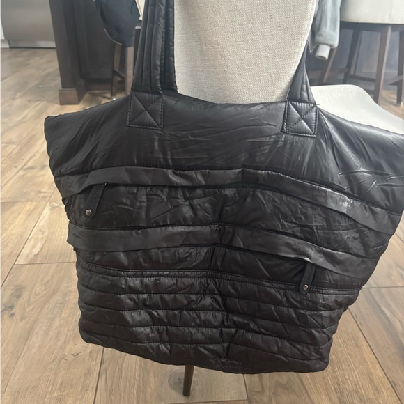 Black puffer tote bag with plenty of zippers sr2 - Picture 8 of 12